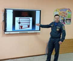 Встреча дошколят с пожарным инспектором Встреча дошколят с пожарным инспектором.
